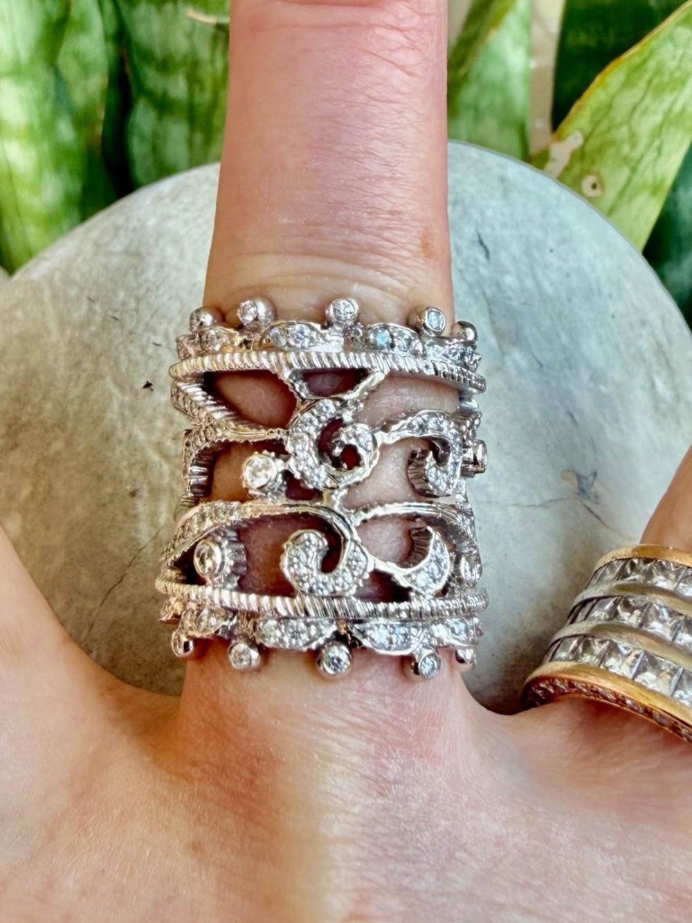 Doris Panos 18k diamond ring